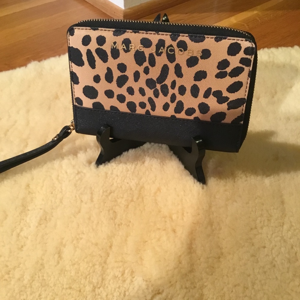 Marc Jacobs leopard print zippered wristlet wallet